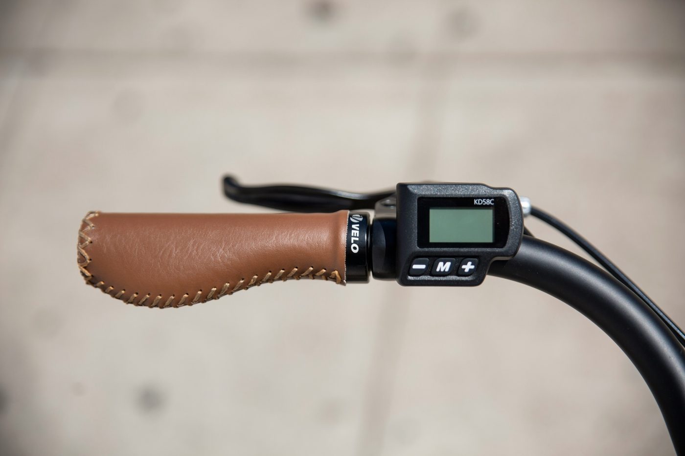Simple beginner-friendly handlebar display and grip close-up